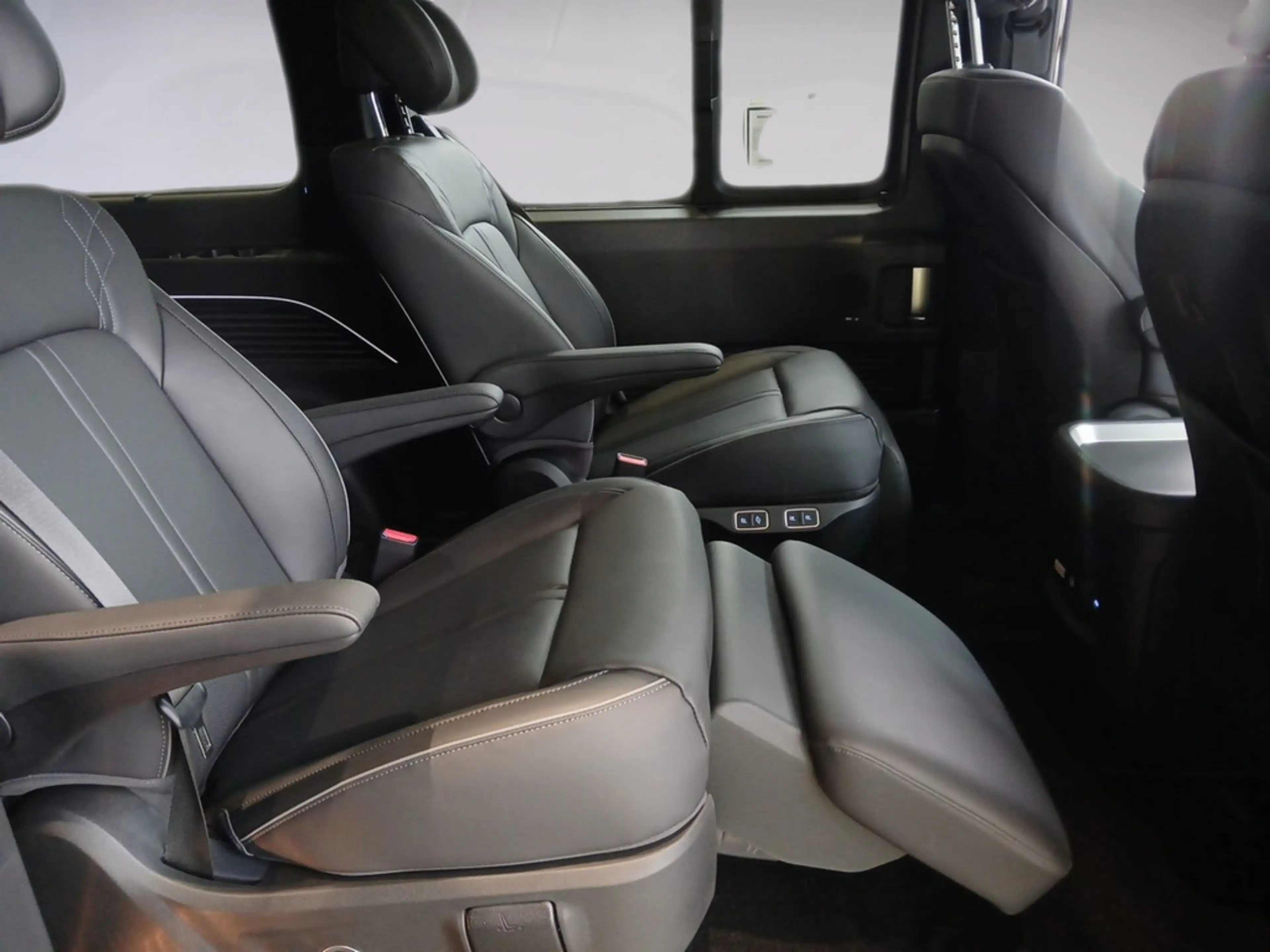 Hyundai STARIA Caligraphy Elektro 84Wh 7 Sitzer — photo 14