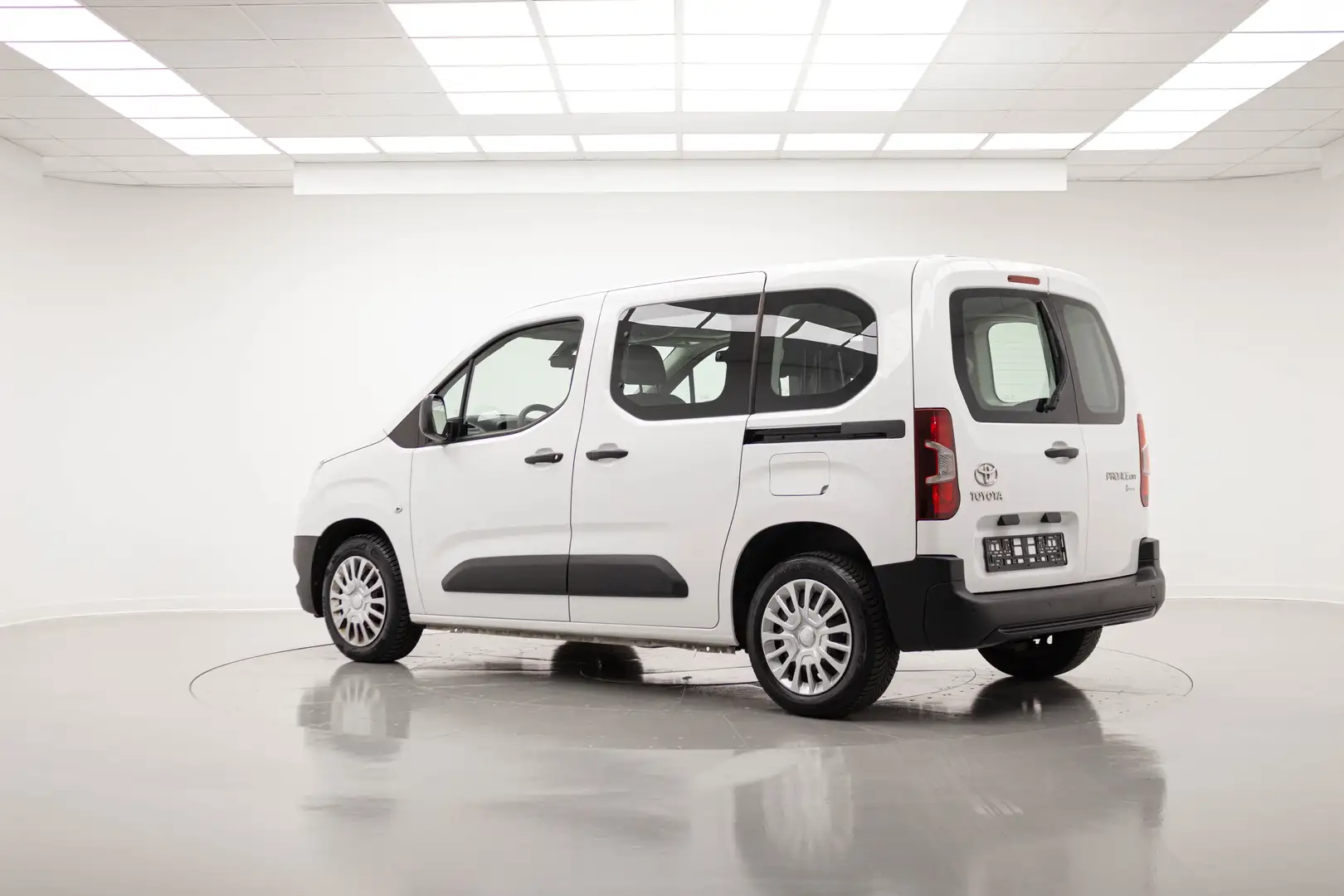 Toyota Proace City VERSO 1.5D 100 CV S&S Short D Lounge bijela - 2