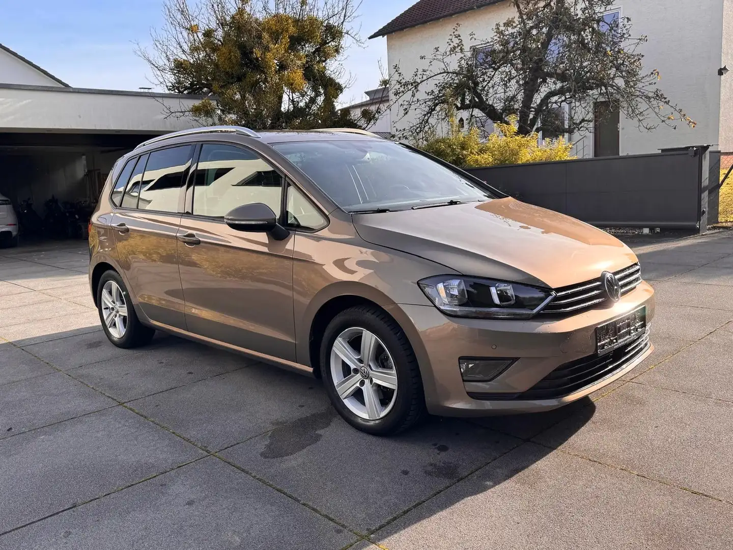 Volkswagen Golf Sportsvan VII*TEMPO/KLIMA/SHZ/1.HAND* Gold - 2