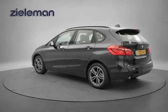 BMW 2 Series view 3