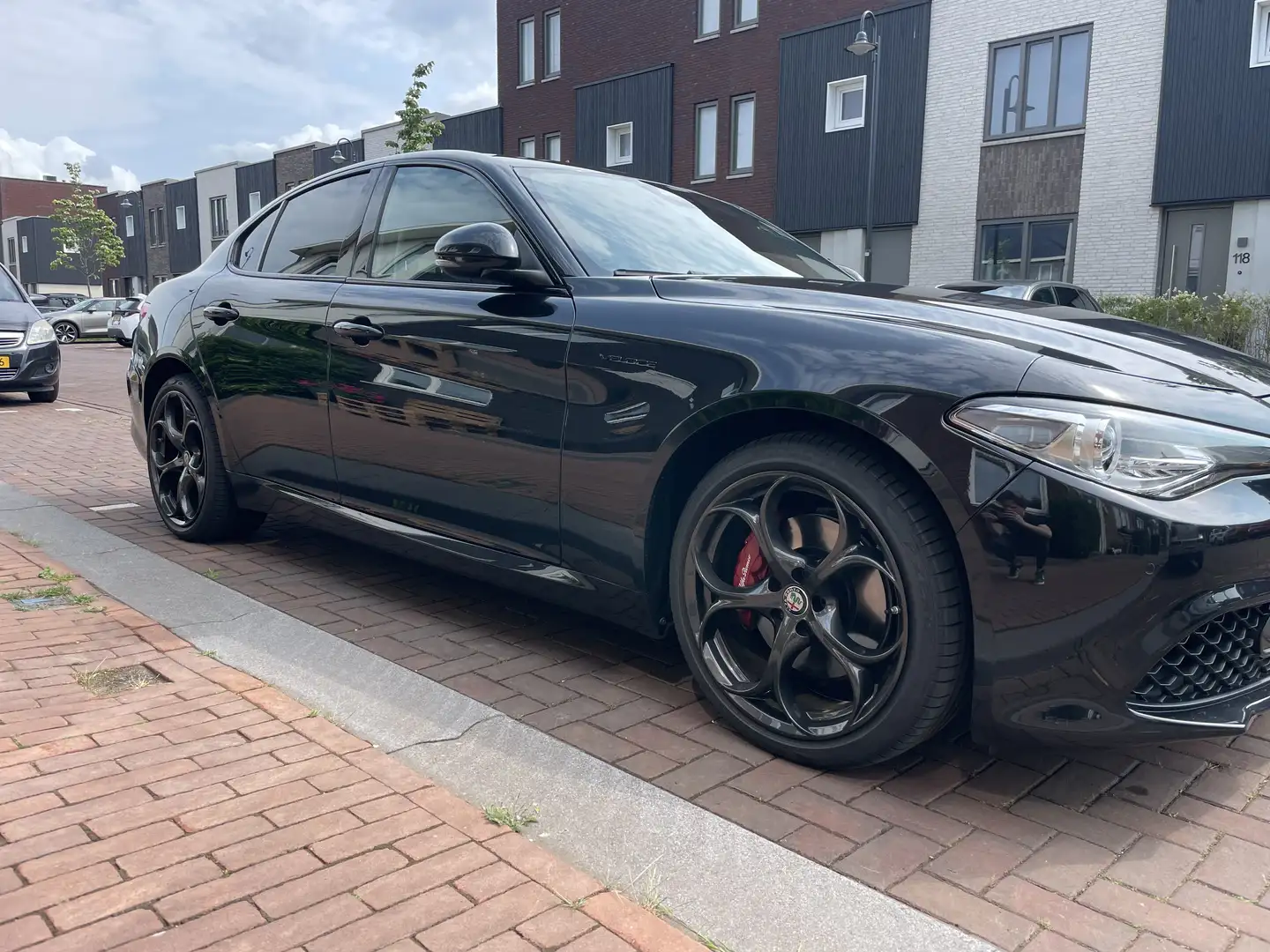 Alfa Romeo Giulia 2.0 T AWD Veloce Zwart - 2