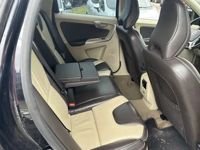 Volvo XC60 view 11