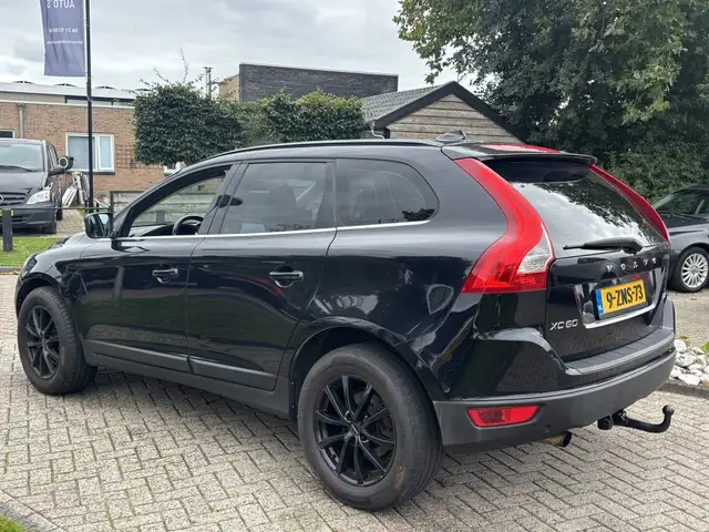 Volvo XC60 view 6