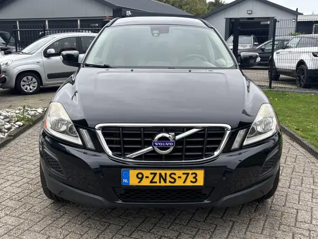 Volvo XC60 view 2