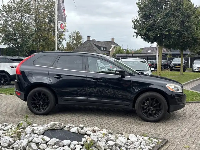 Volvo XC60 view 4