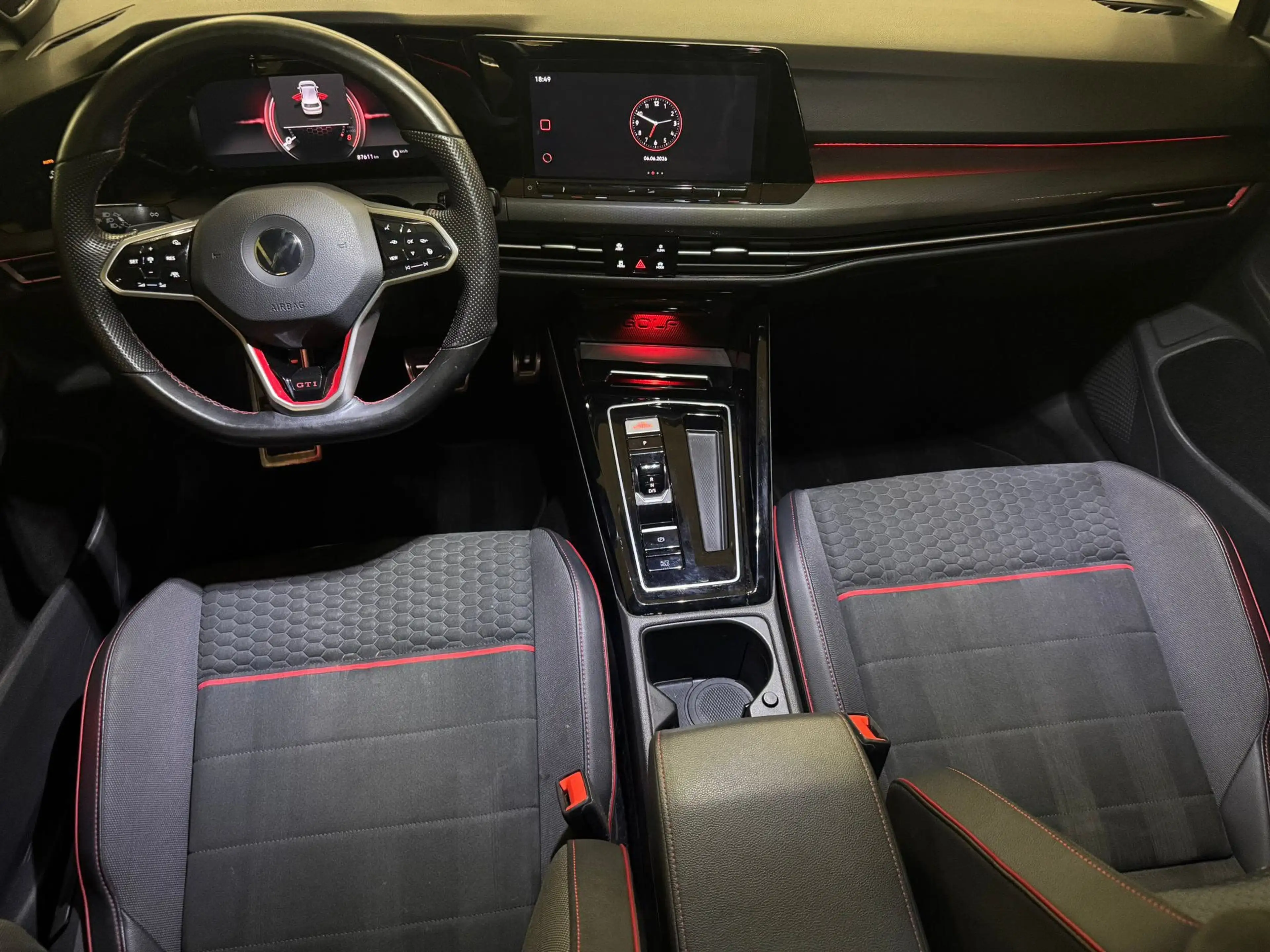 Volkswagen Golf GTI Golf 2.0 TSI GTI Clubsport OPF DSG — photo 9