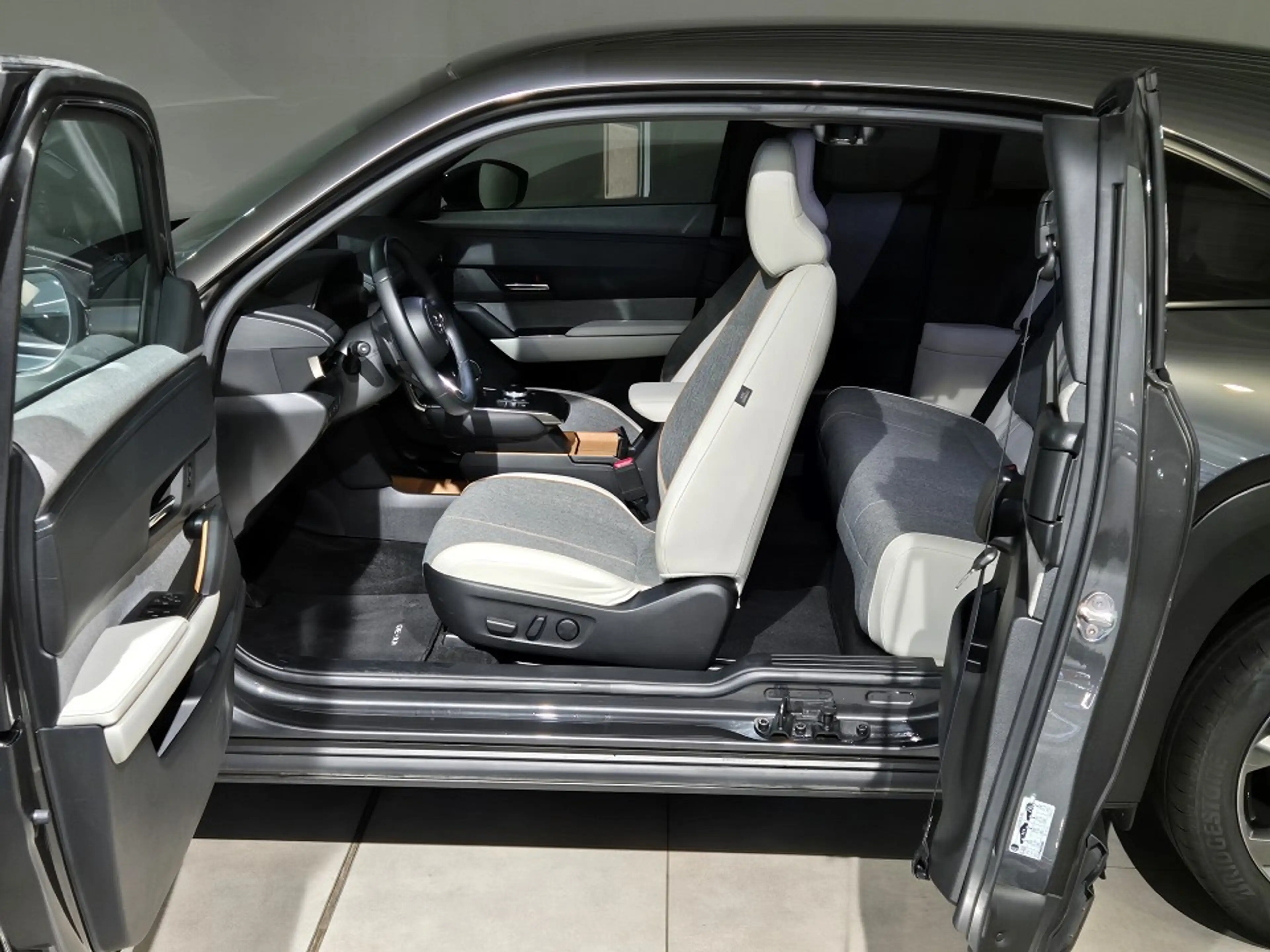 Mazda MX-30 Advantage EV 145PS/100% elektrisch/Navi/Head-Up — photo 7