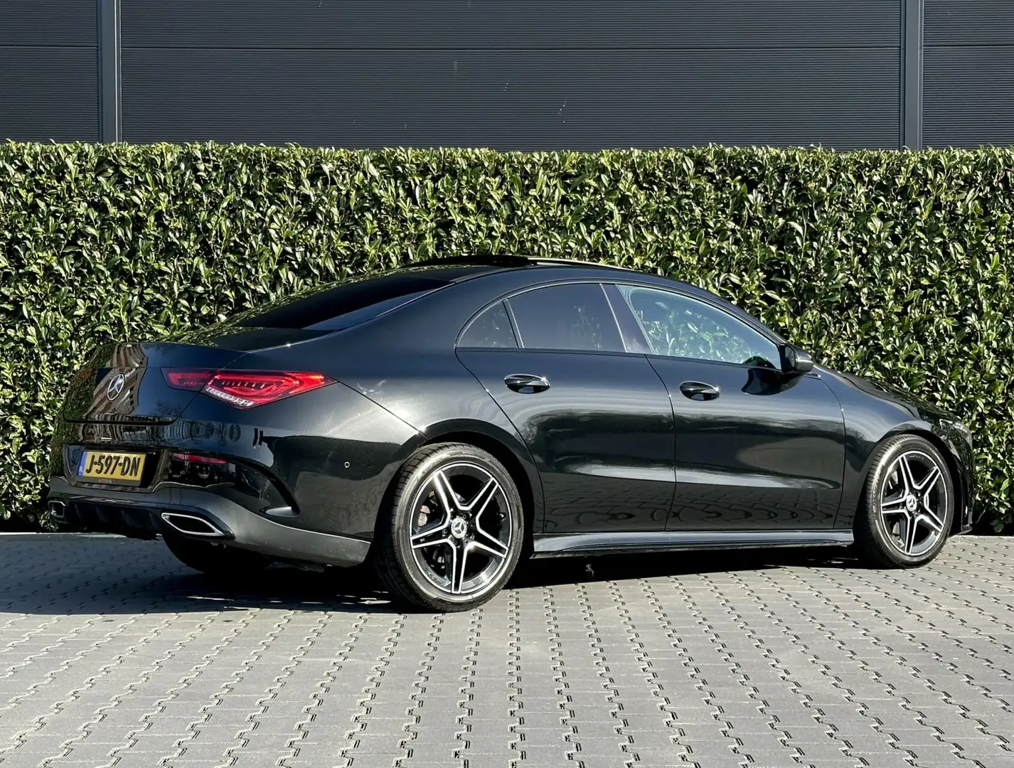 Mercedes-Benz CLA 180 AMG-PAKKET, FULL OPTIONS, NIEUW MODEL, NL AUTO, NA Zwart - 2