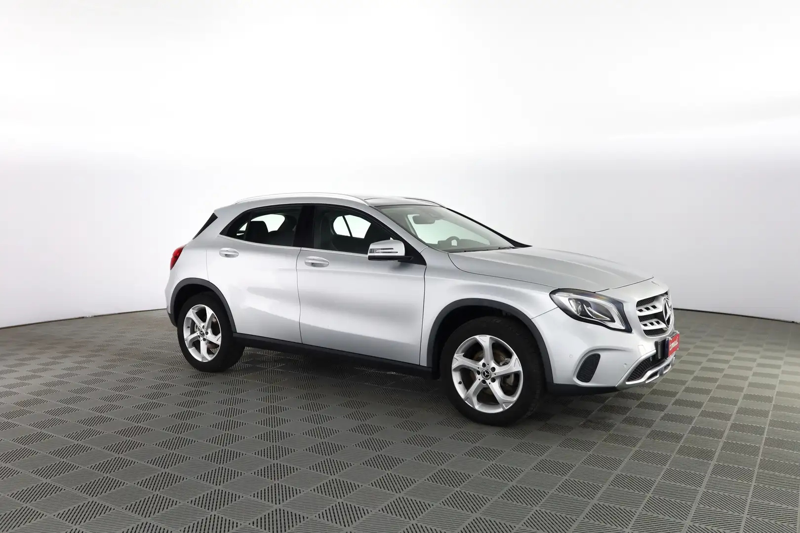 Mercedes-Benz GLA 200 Sport TETTO APRIBILE PANORAMICO,SEDILI ANT RISCALD Argent - 2