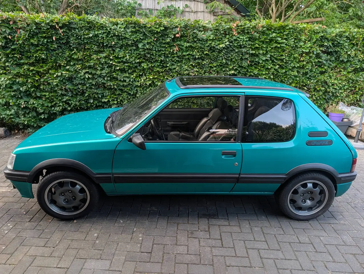 Peugeot 205