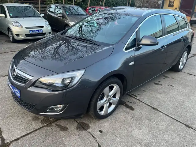 Opel Astra J Sports Tourer Sport.1HAND,PDC,AHK,SHZ