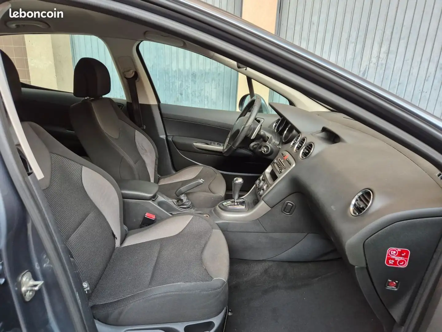 Peugeot 308 1.6 HDi110 ch Pack confort BMP6 5p Gris - 2