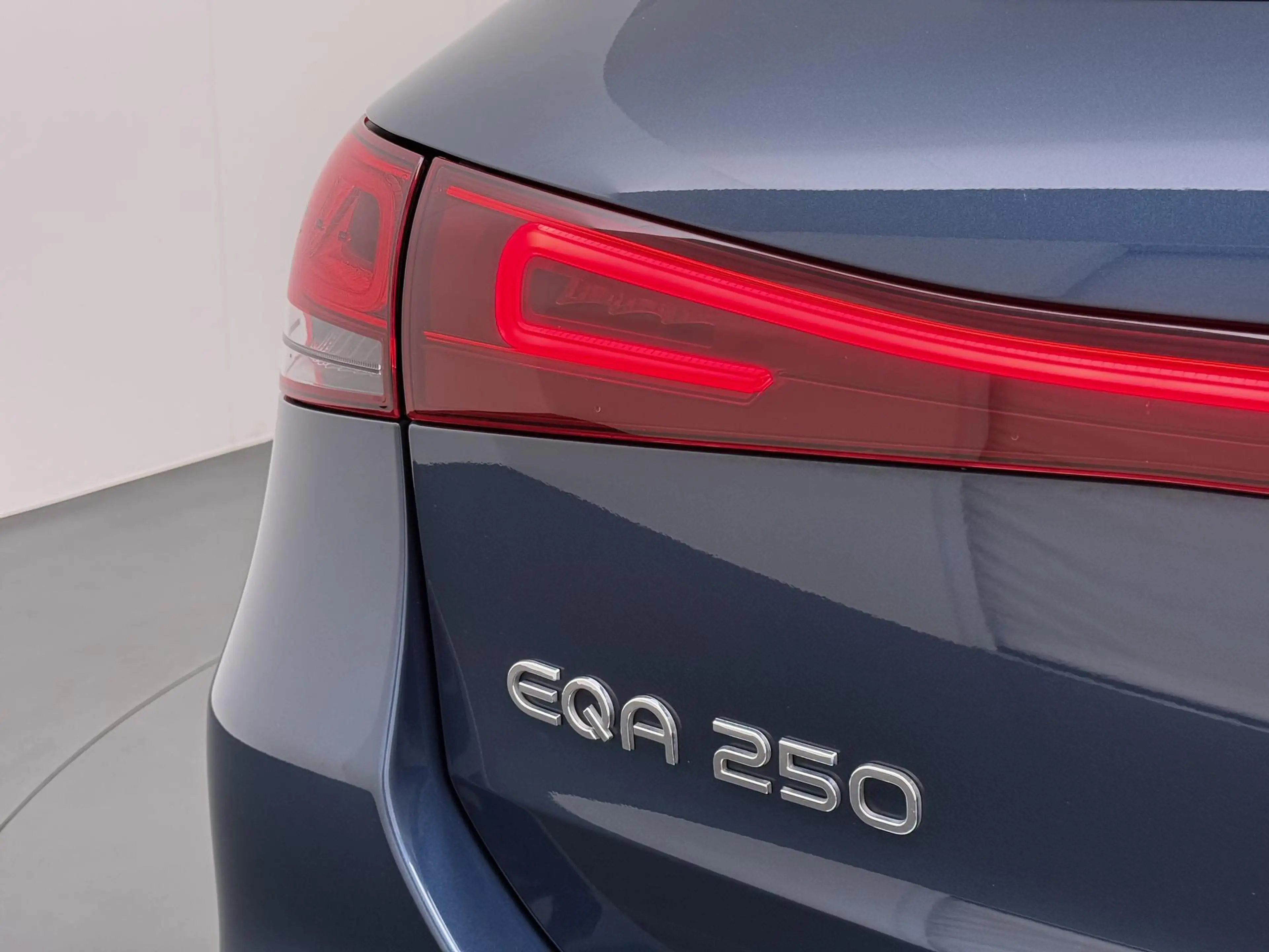 Mercedes-Benz EQA 250 Business Solution AMG 67 kWh ANDROID AUTO/APPLE CA — photo 2