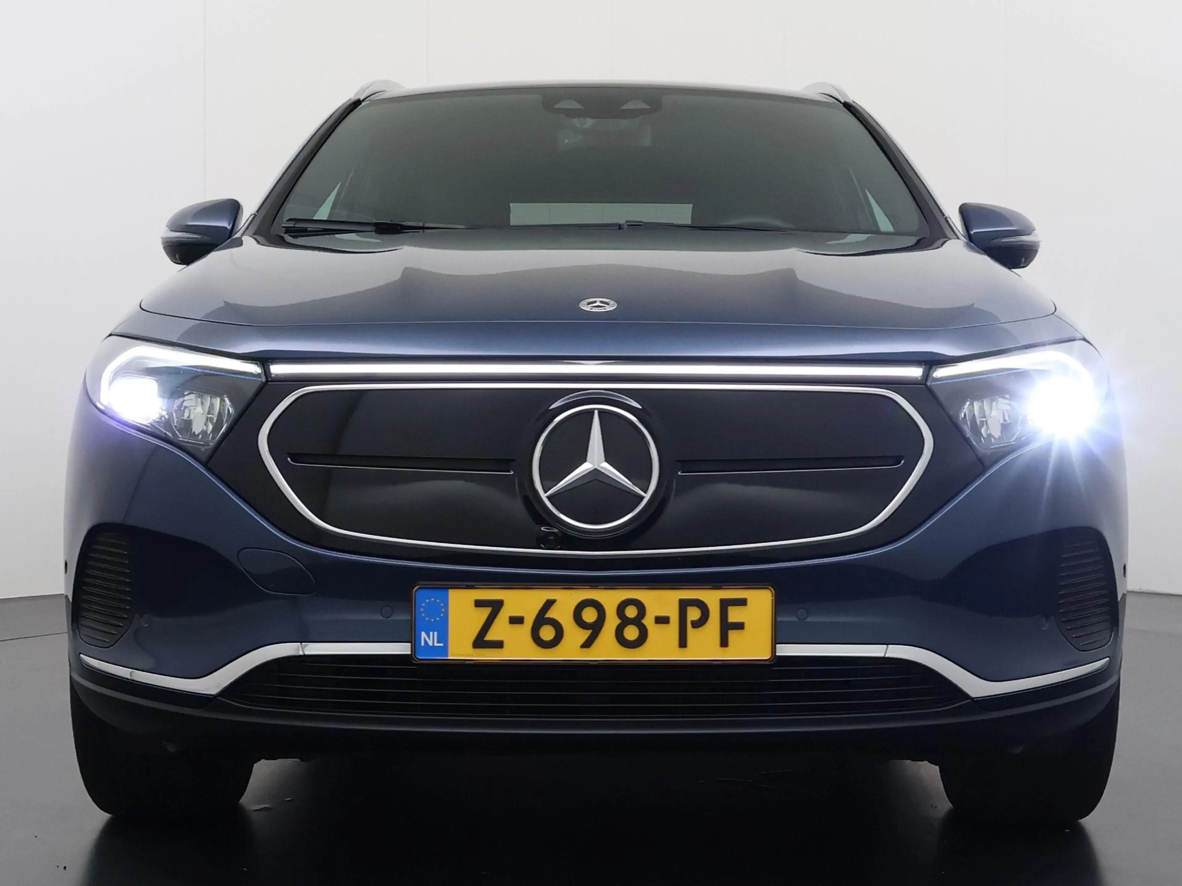 Mercedes-Benz EQA 250 Business Solution AMG 67 kWh ANDROID AUTO/APPLE CA — photo 4