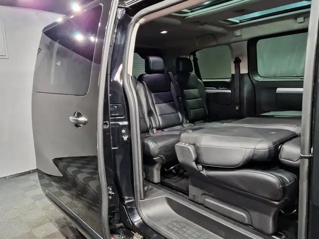 Peugeot Traveller view 14