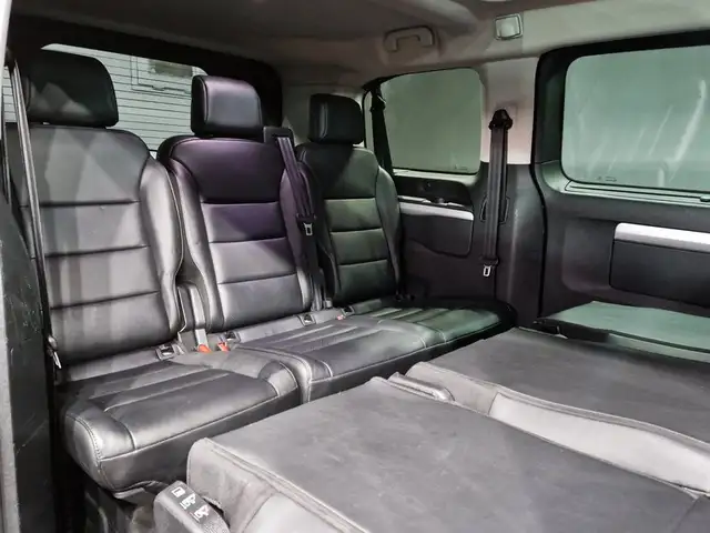 Peugeot Traveller view 15