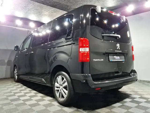 Peugeot Traveller view 3