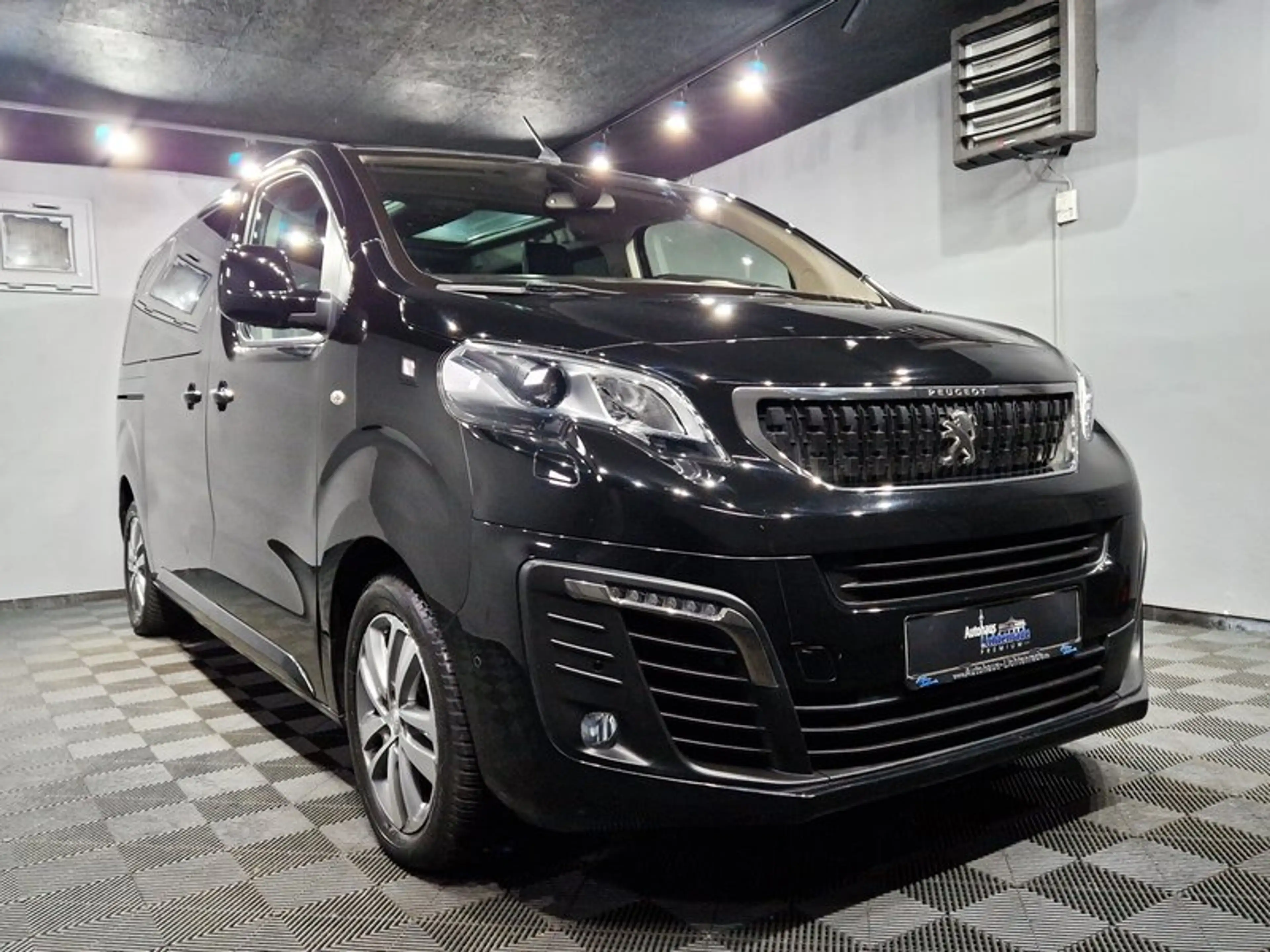 Peugeot Traveller Allure L2 |AUTOM|8 SITZER|LEDER|PANO|LED — photo 2
