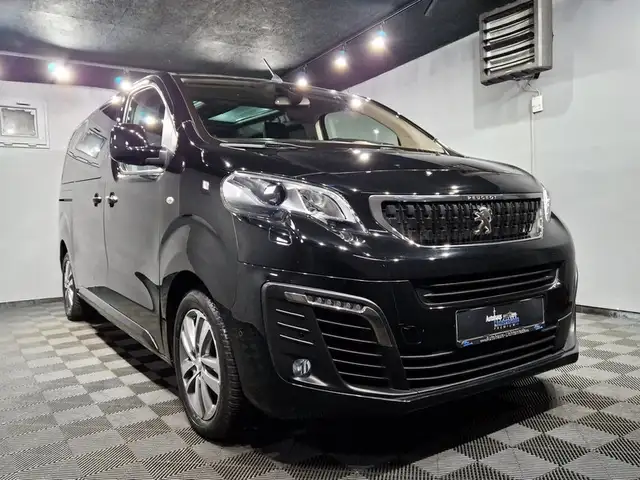 Peugeot Traveller view 2