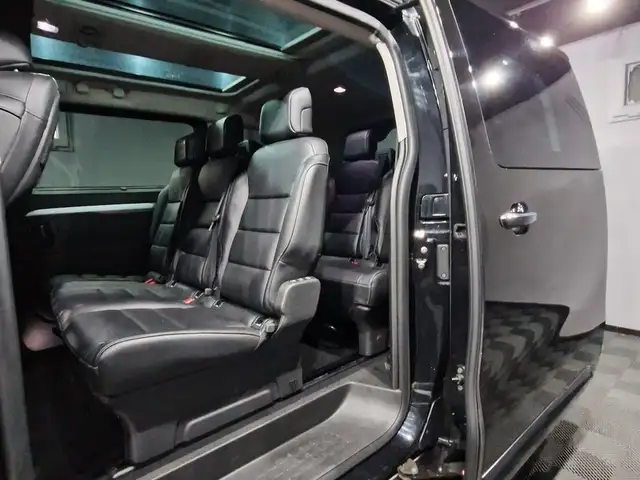 Peugeot Traveller view 11