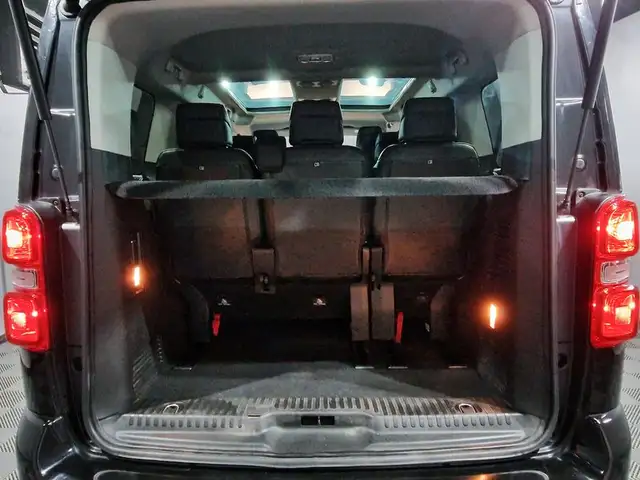 Peugeot Traveller view 8