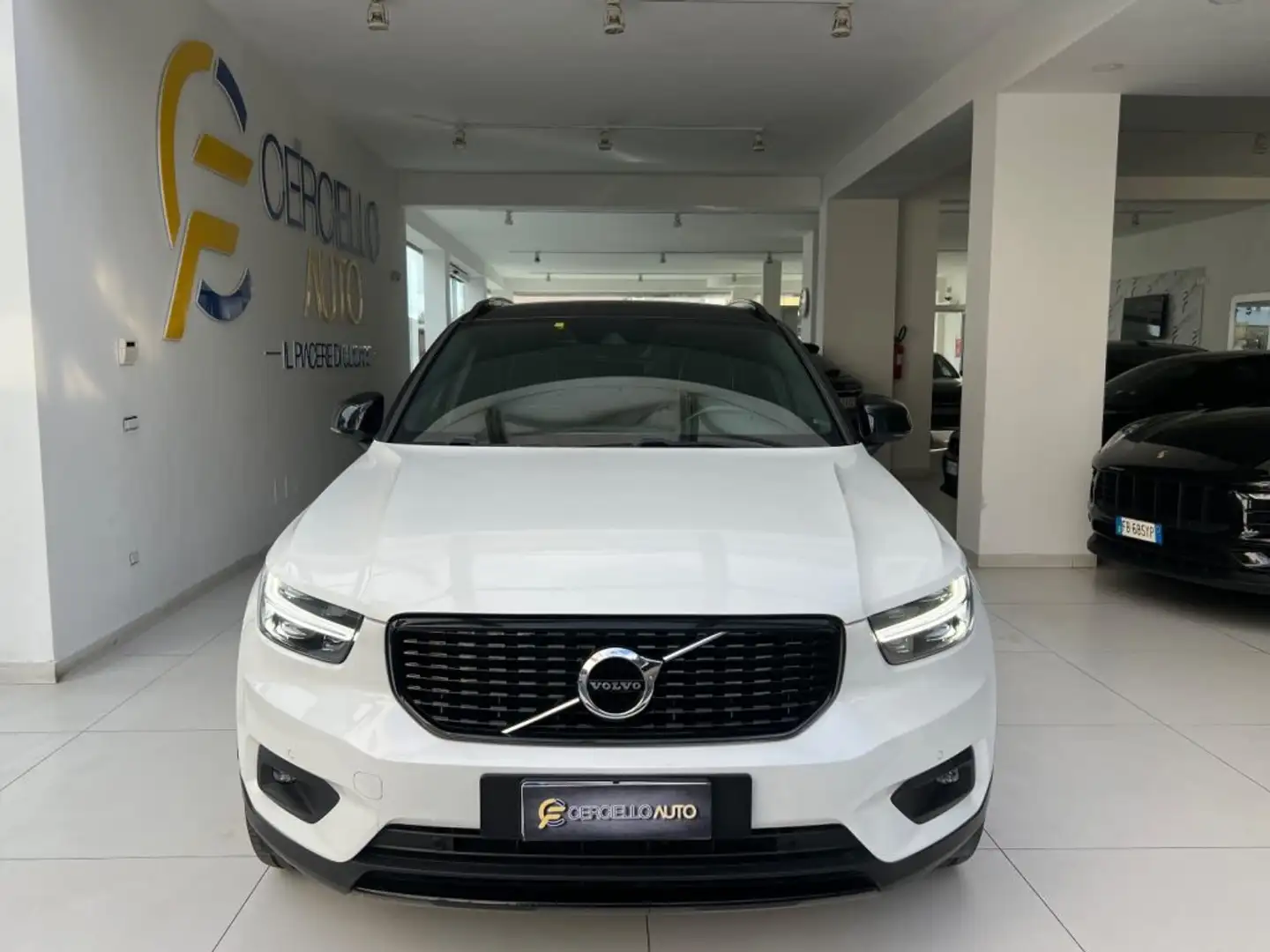 Volvo XC40 D4 AWD Geartronic R-design Weiß - 2