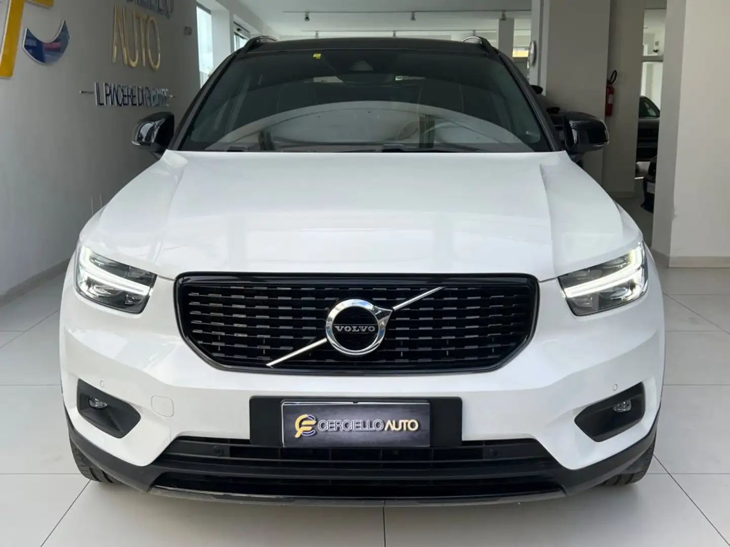 Volvo XC40 D4 AWD Geartronic R-design Weiß - 1