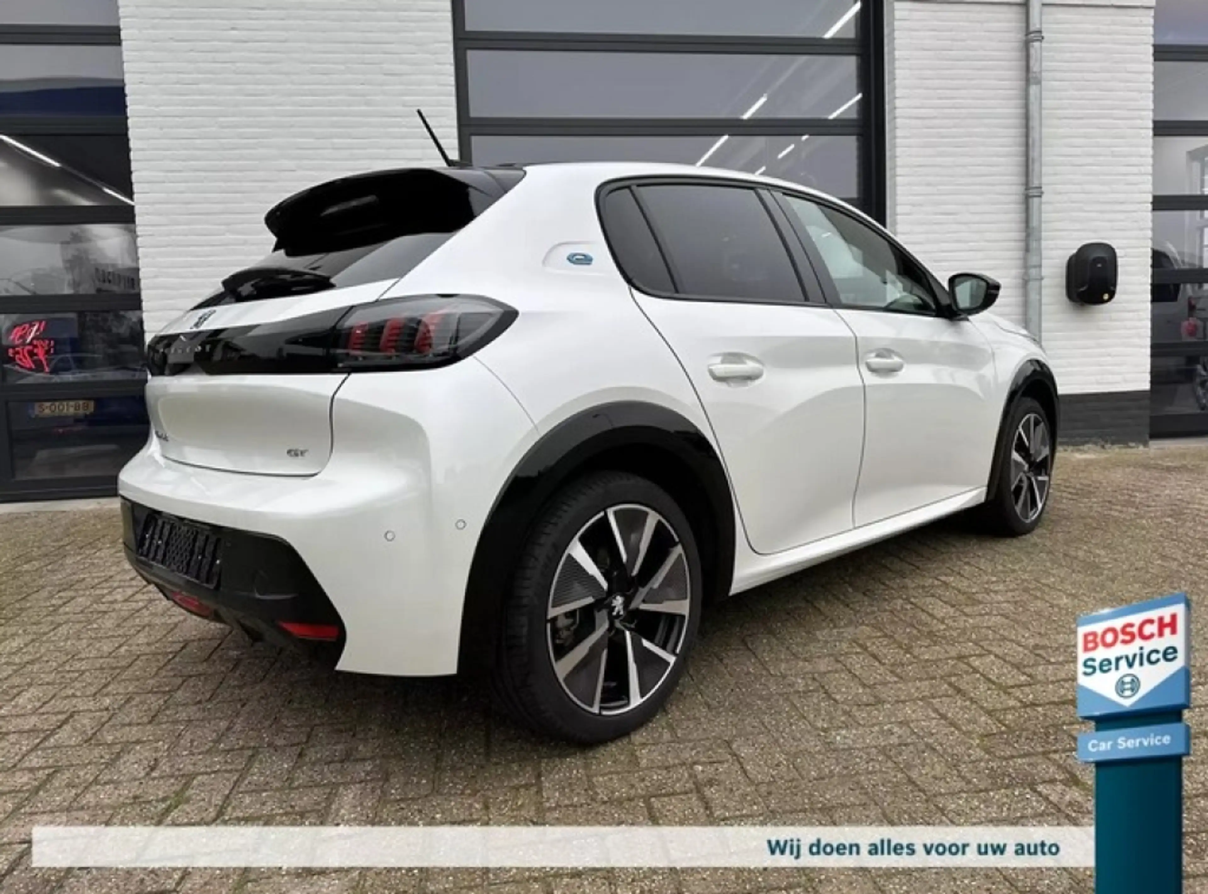Peugeot e-208 EV 50kWh 136pk GT Pack — photo 12