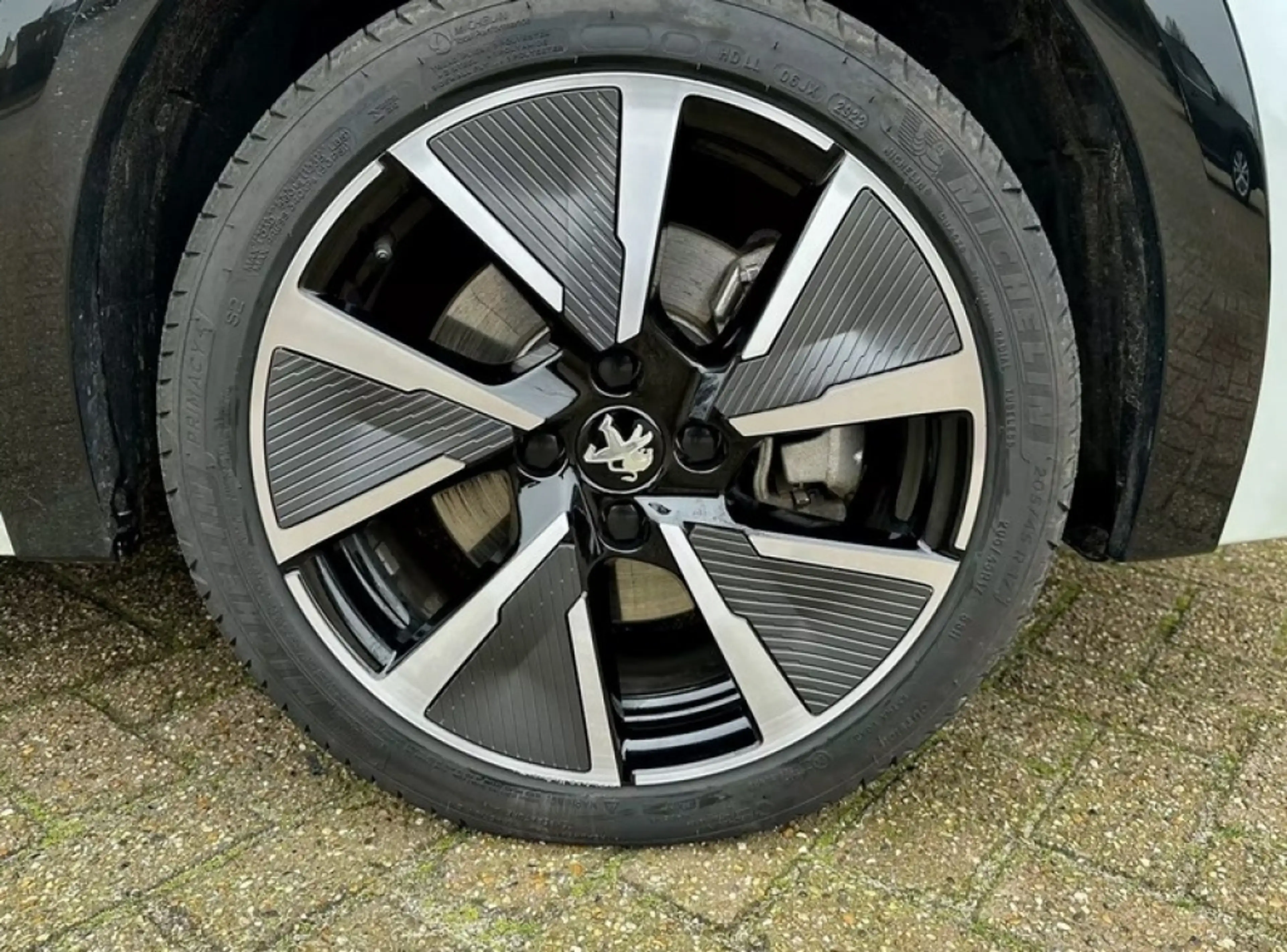 Peugeot e-208 EV 50kWh 136pk GT Pack — photo 3