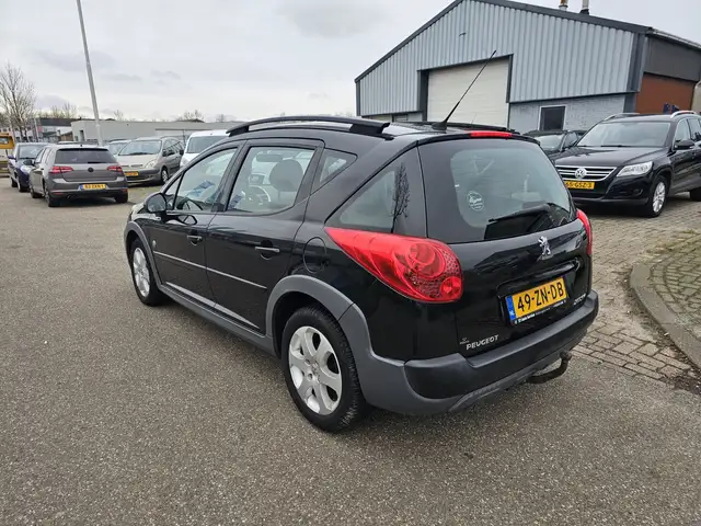 Peugeot 207 view 3
