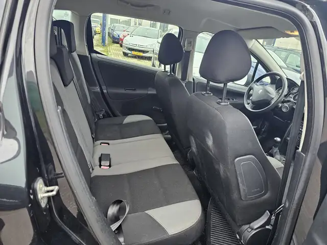 Peugeot 207 view 13