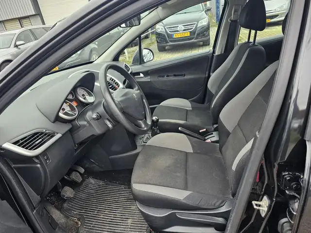 Peugeot 207 view 5