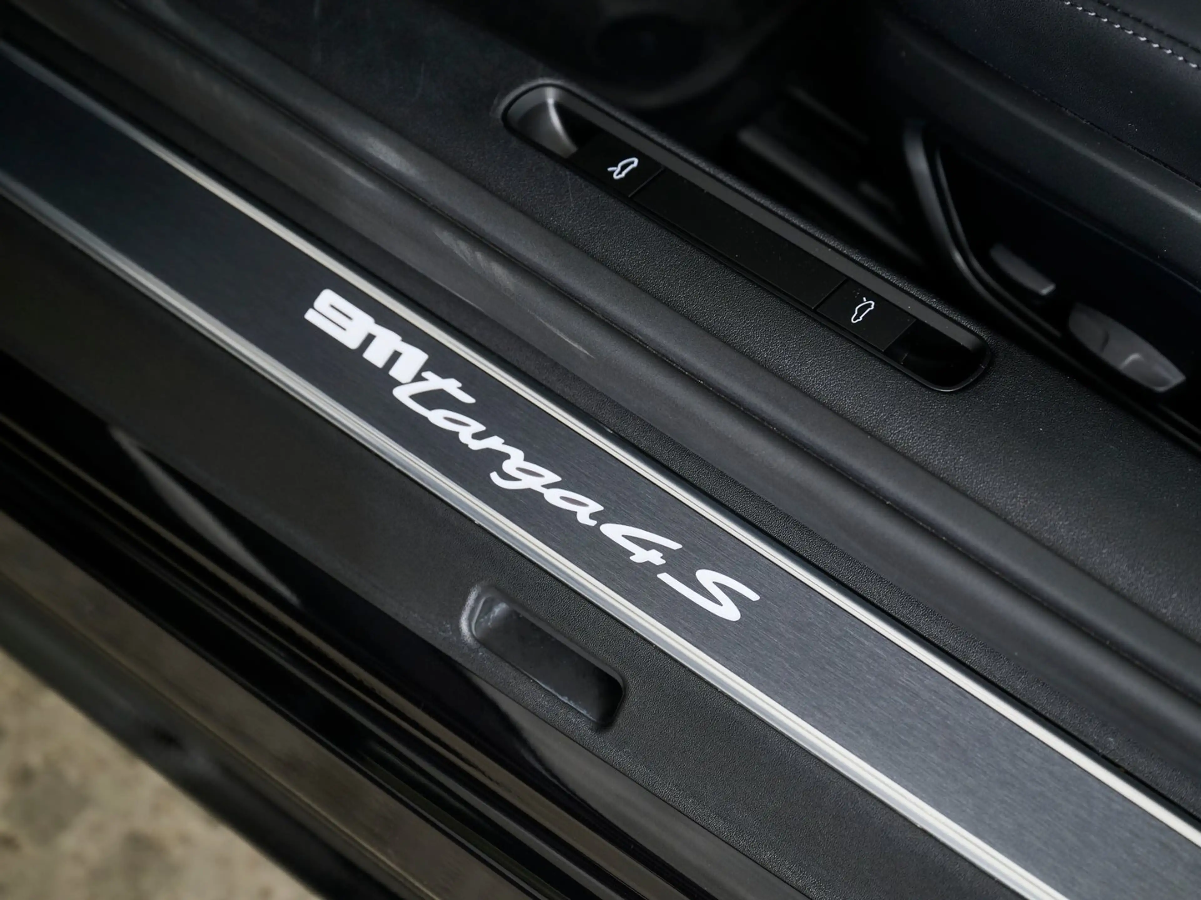 Porsche 911 Targa 4S — photo 14