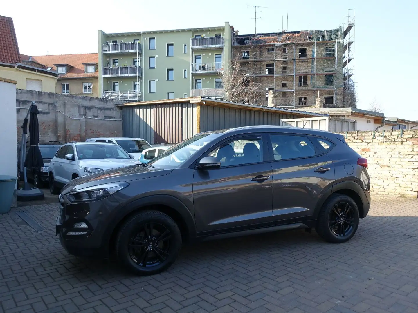 Hyundai TUCSON 2,0/136PS Trend 4WD, EU6, AHK, WRäder !! Braun - 2