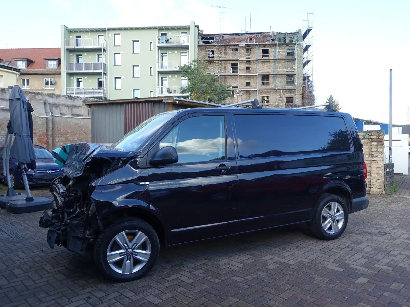 Volkswagen T6 Transporter 2,0 TDI, EU6, Klima, Navi, AHK !! Schwarz - 2