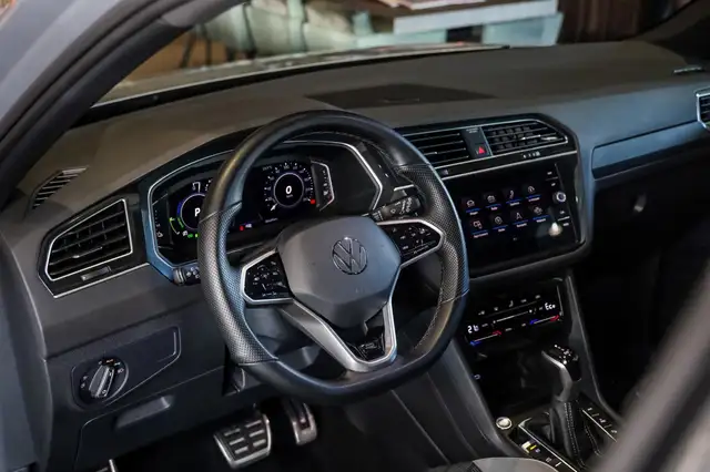 Volkswagen Tiguan view 12