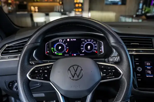 Volkswagen Tiguan view 13