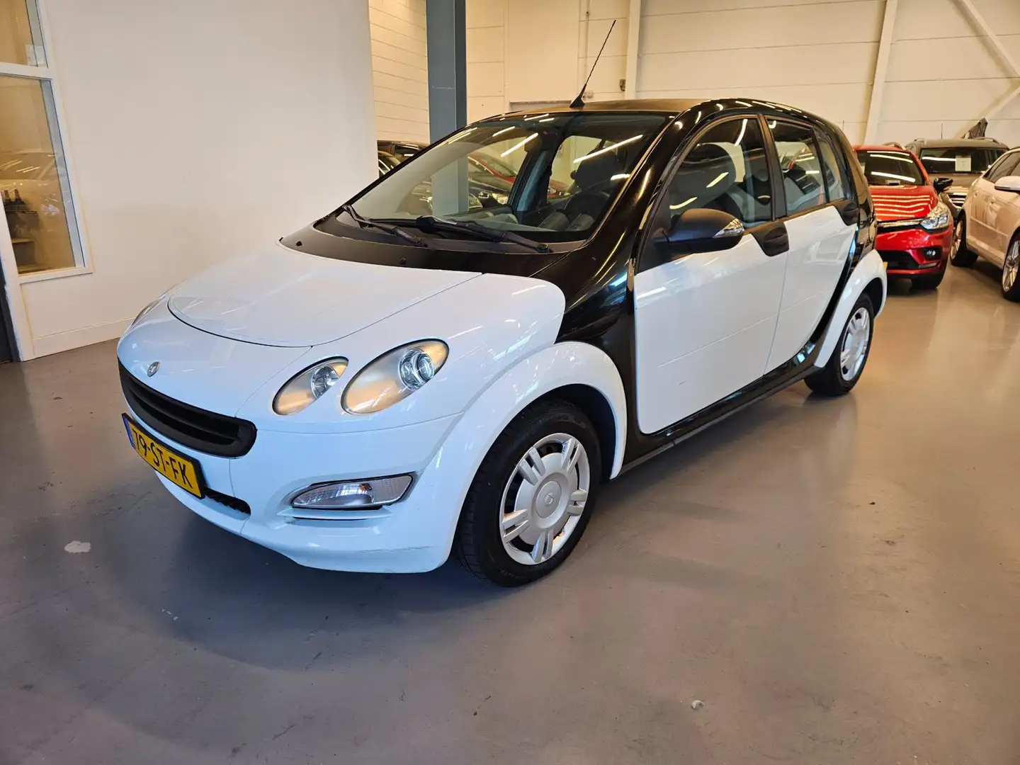smart forFour 1.0 Spring Edition III | 5 - deurs | APK 03/2026 Zwart - 1