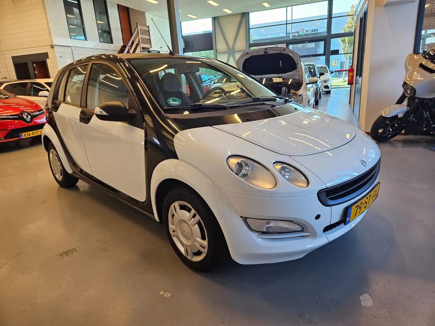 smart forFour 1.0 Spring Edition III | 5 - deurs | APK 03/2026 Zwart - 2
