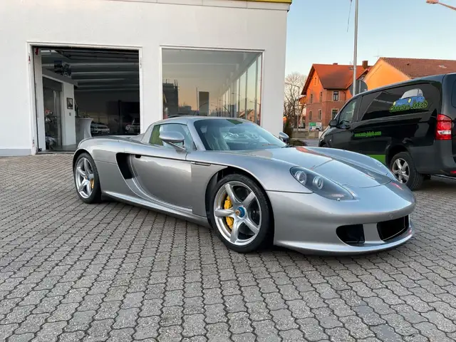 Porsche Carrera GT - 1. Hand