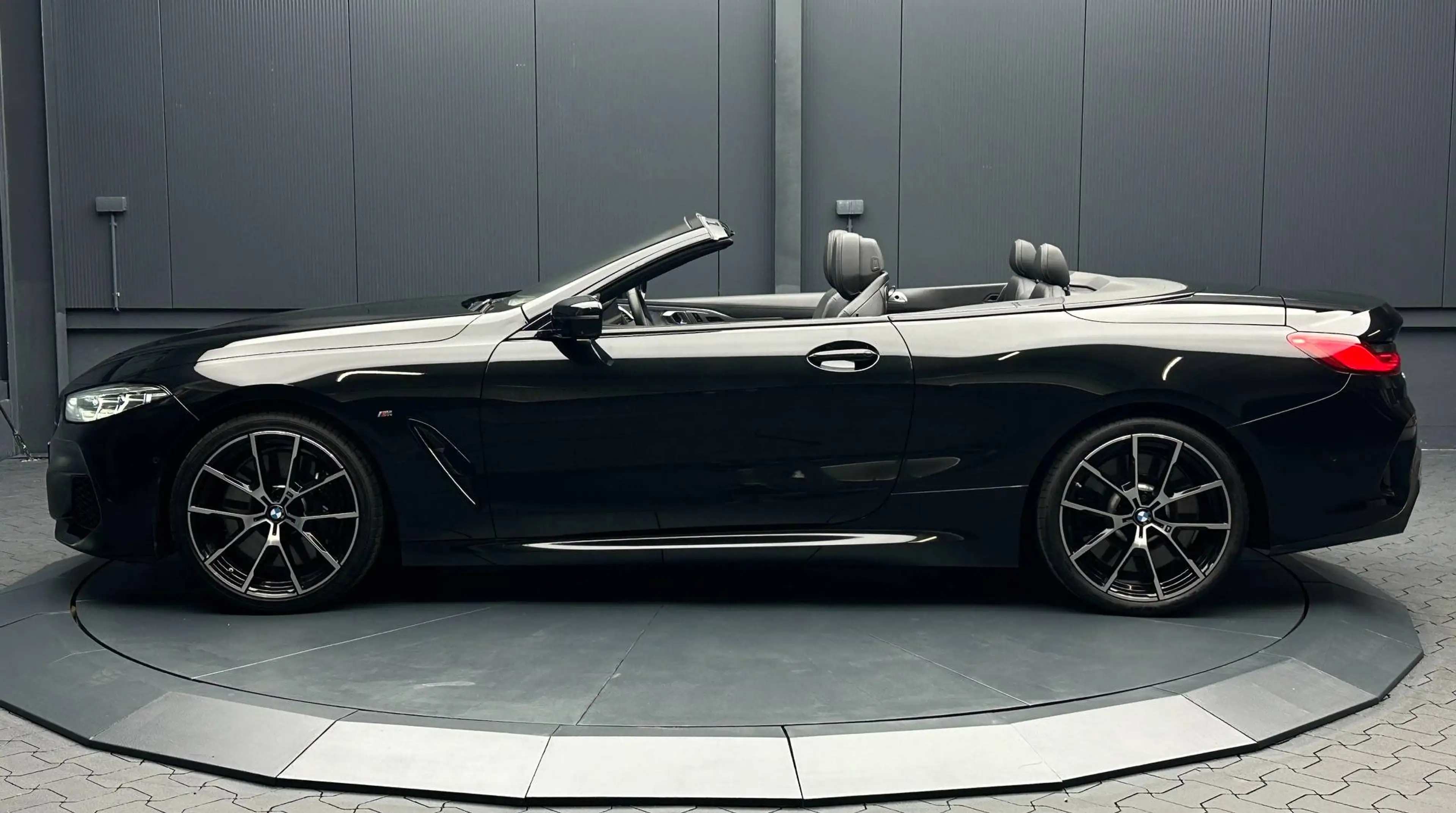 BMW 840 i Cabrio xDrive M-Sport*20Zoll*Night Vision*Innov.*TV* — photo 2