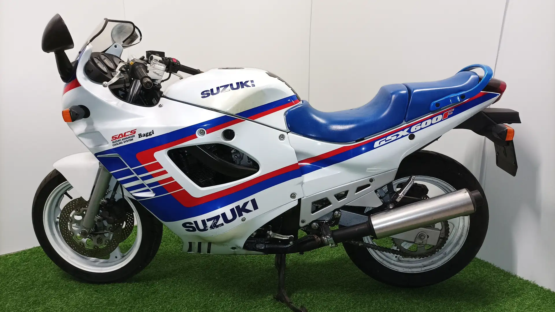 Suzuki GSX 600 F Wit - 1
