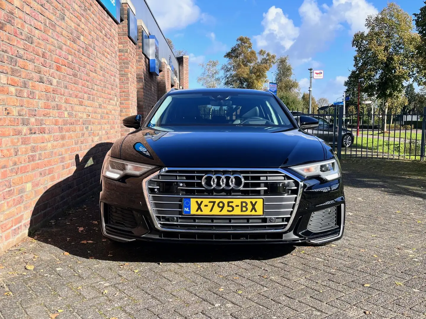 Audi A6 AVANT 45 TFSI 245PK S-LINE Zwart - 2