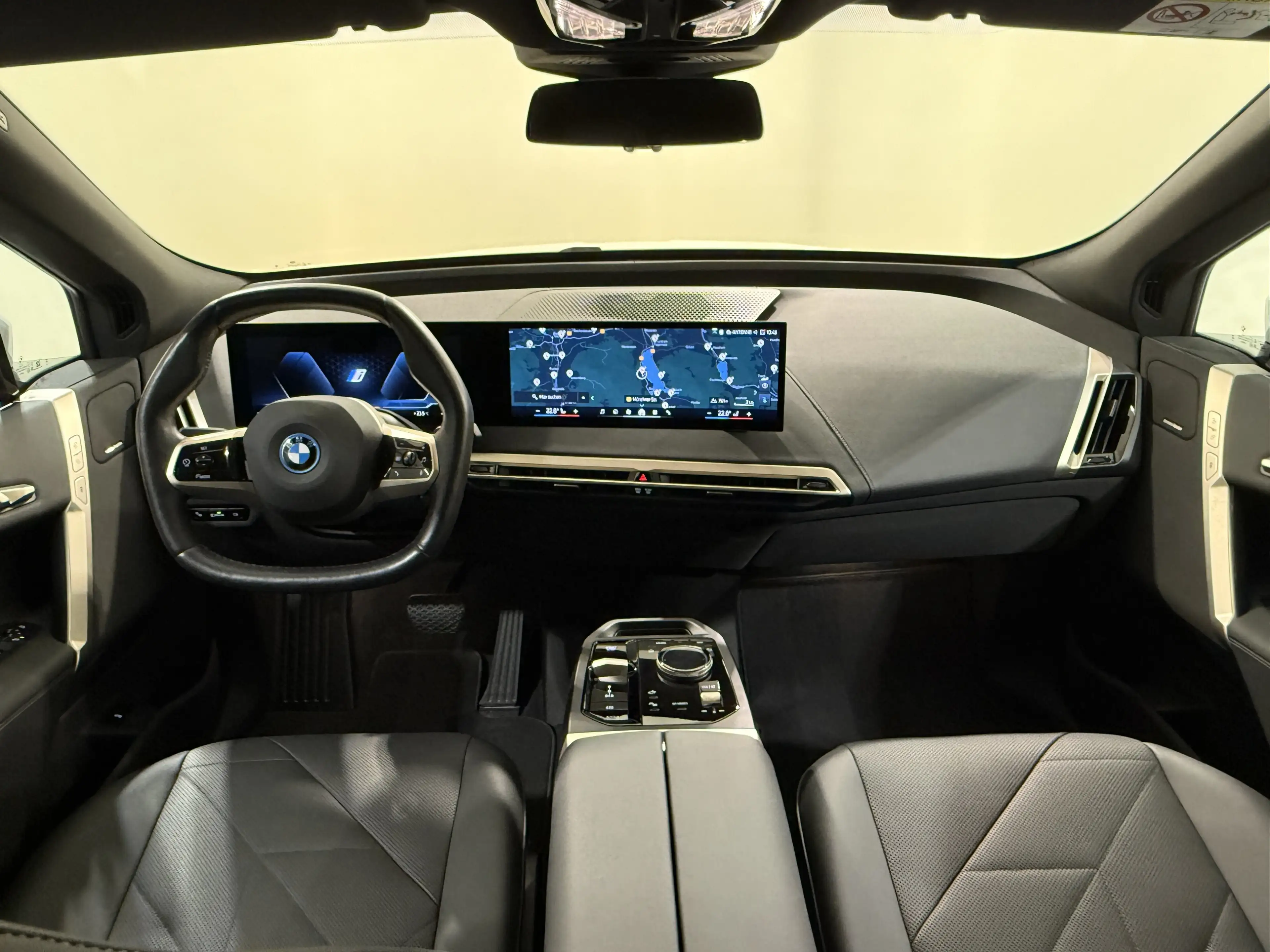 BMW iX xDrive40 Sportpaket AHK ACC 360 HUD HK Laser — photo 11