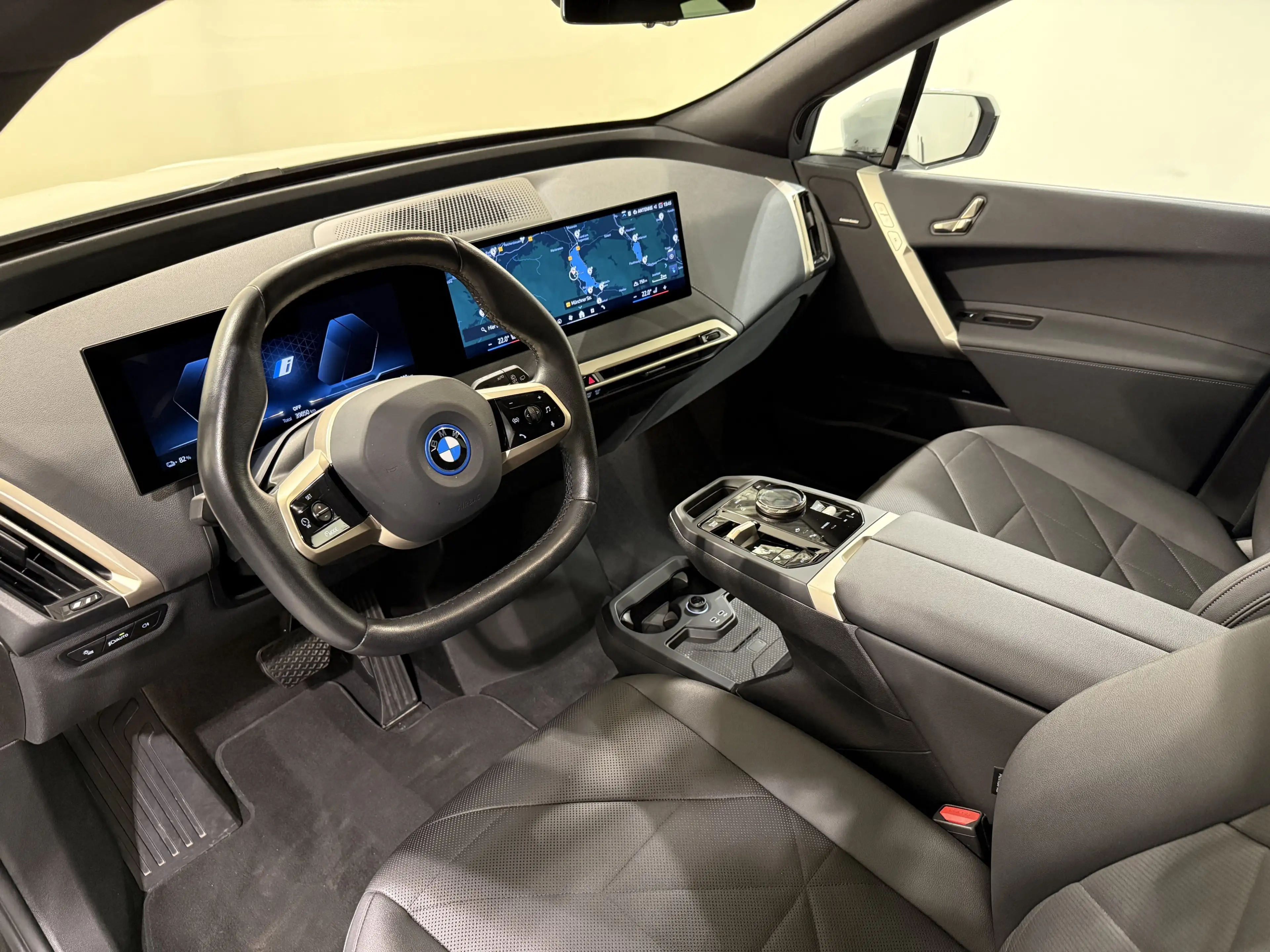 BMW iX xDrive40 Sportpaket AHK ACC 360 HUD HK Laser — photo 9