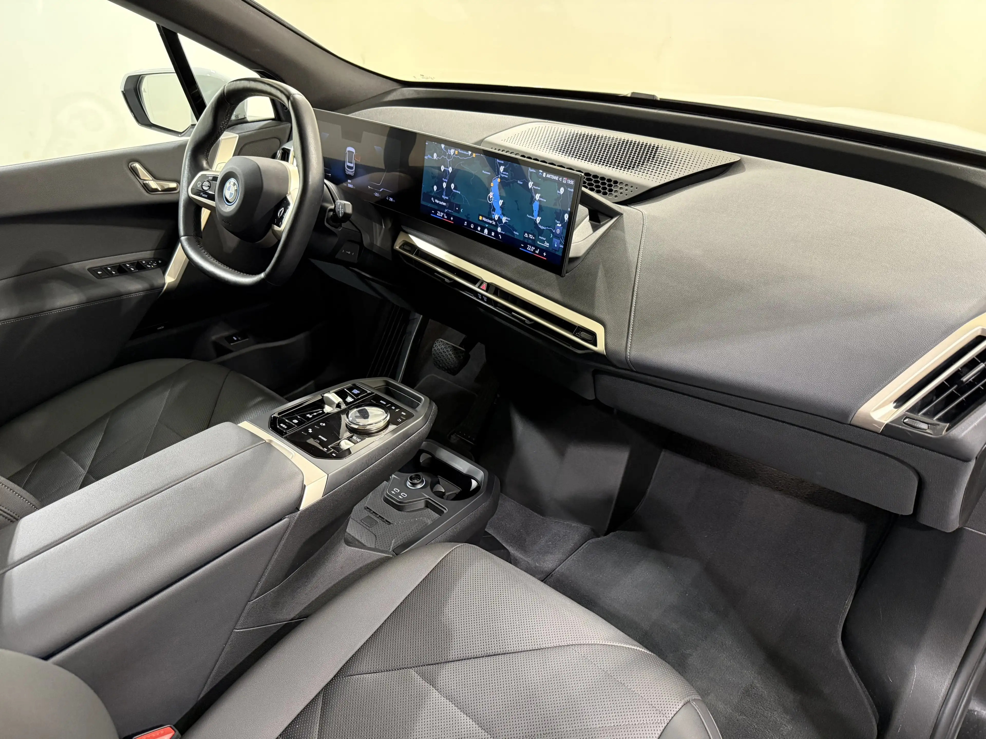 BMW iX xDrive40 Sportpaket AHK ACC 360 HUD HK Laser — photo 10