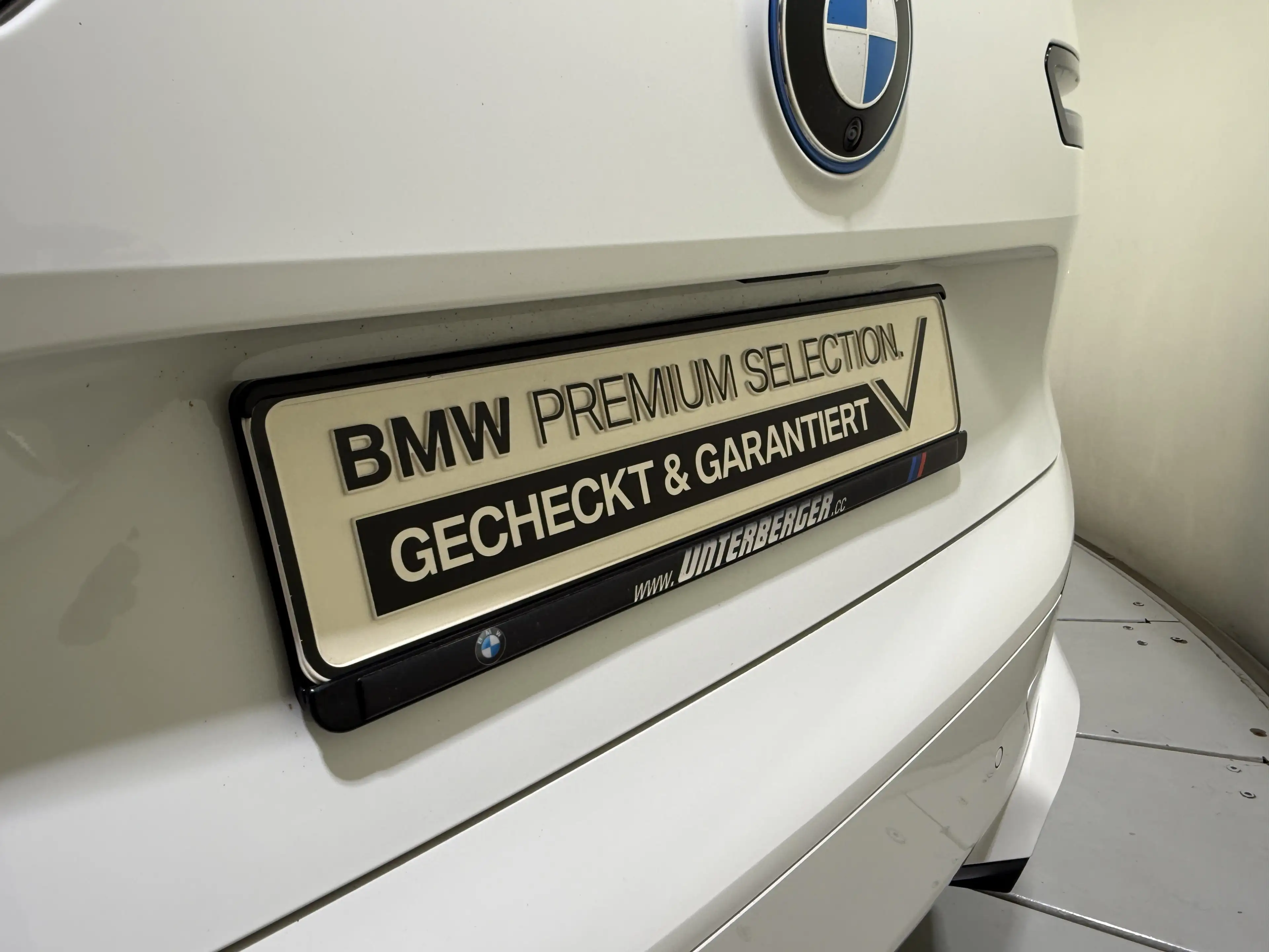 BMW iX xDrive40 Sportpaket AHK ACC 360 HUD HK Laser — photo 7