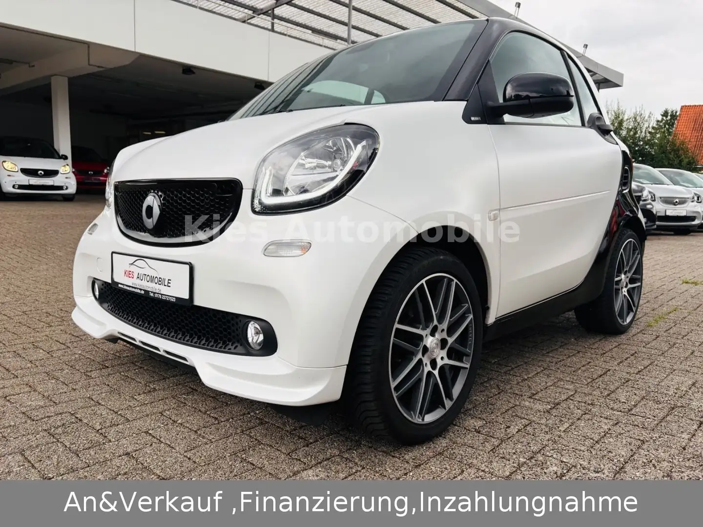 smart forTwo Brabus 109Ps AUTM/NAVI/SITZH/PANO/JBL/PDC Noir - 1