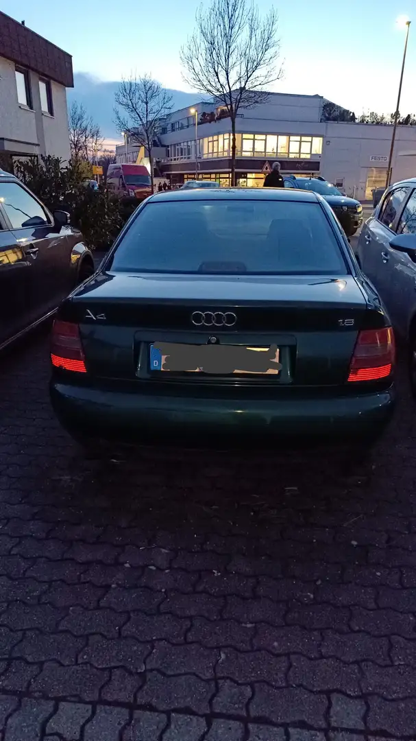 Audi A4 1.8 zelena - 2