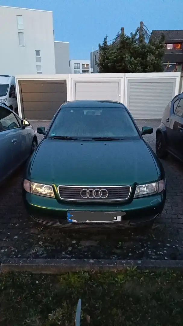 Audi A4 1.8 Зелений - 1
